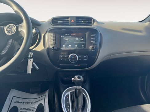 Used 2018 Kia Soul + image 11