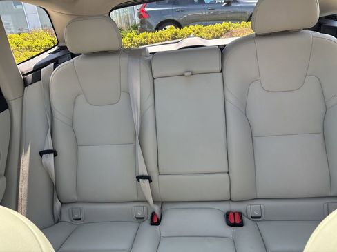 Certified 2023 Volvo XC60 B5 Core w/ Climate Package AWD/4WD image 35
