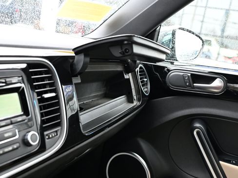 Used 2013 Volkswagen Beetle 2.5 50's Edition image 22