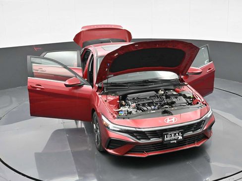 Certified 2024 Hyundai Elantra SEL w/ Convenience Package image 35