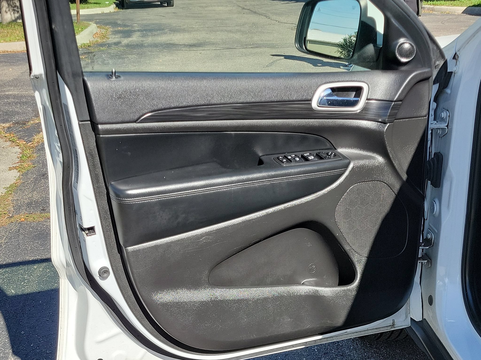 Used 2019 Jeep Grand Cherokee Laredo w/ Security & Convenience Group AWD/4WD image 8