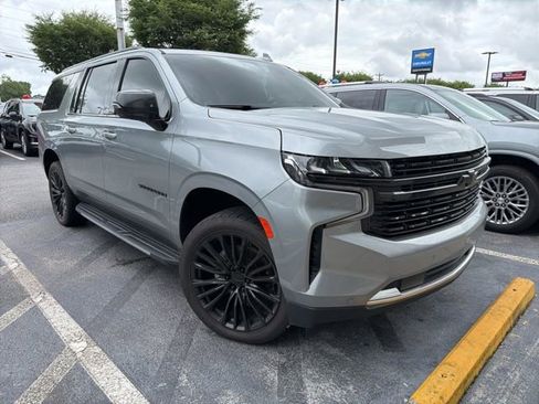 Used 2023 Chevrolet Suburban Premier AWD/4WD image 1