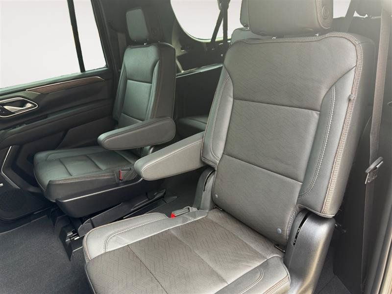 Used 2023 Chevrolet Suburban High Country w/ Premium Package 2 AWD/4WD image 14
