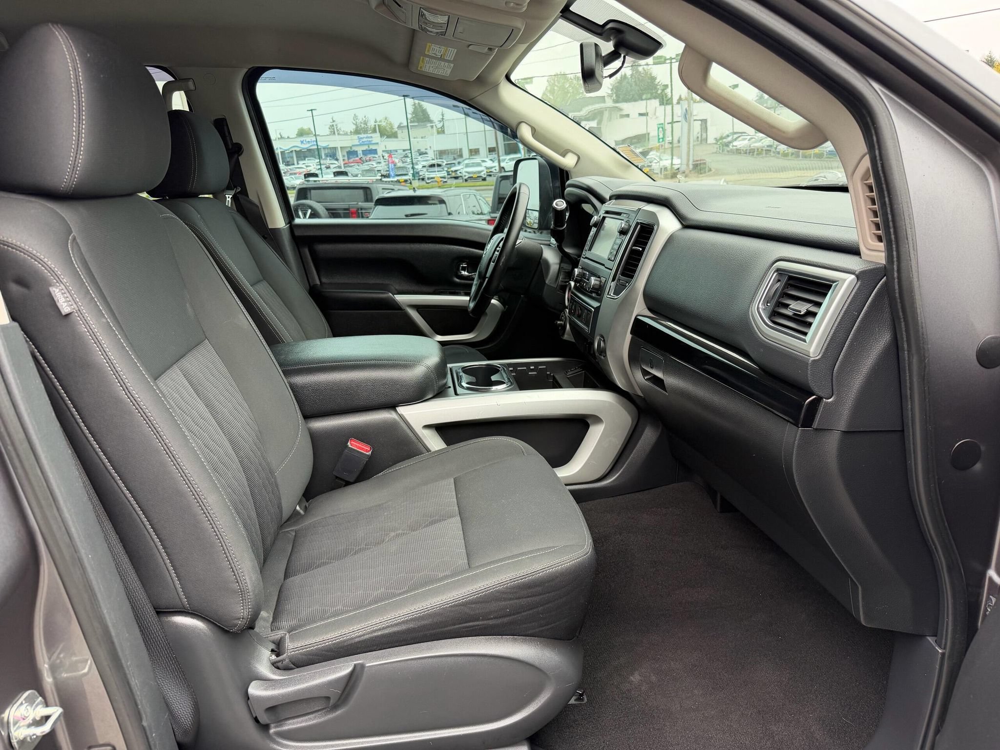 Used 2017 Nissan Titan SV AWD/4WD image 10