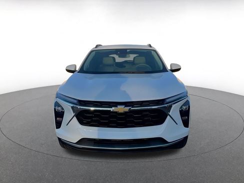 Used 2025 Chevrolet Trax LT image 4