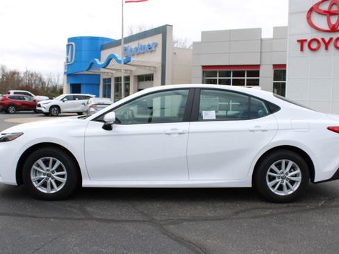 New 2026 Toyota Camry LE image 12