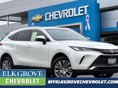 Used 2022 Toyota Venza XLE image 1