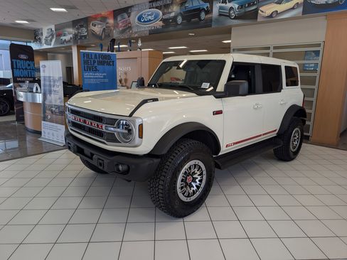 New 2026 Ford Bronco Outer Banks image 4