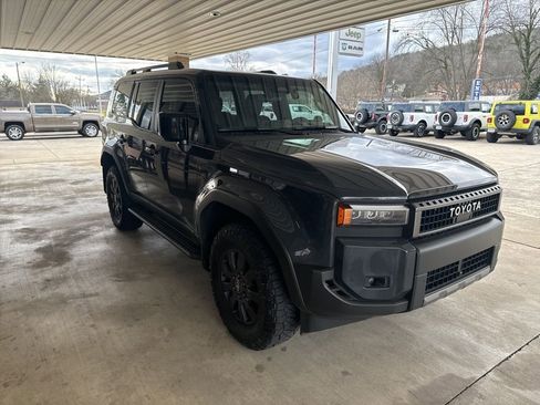 Used 2025 Toyota Land Cruiser image 3