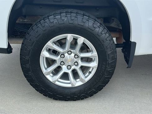 Used 2022 Chevrolet Silverado 1500 LT w/ Z71 Off-Road Package image 18