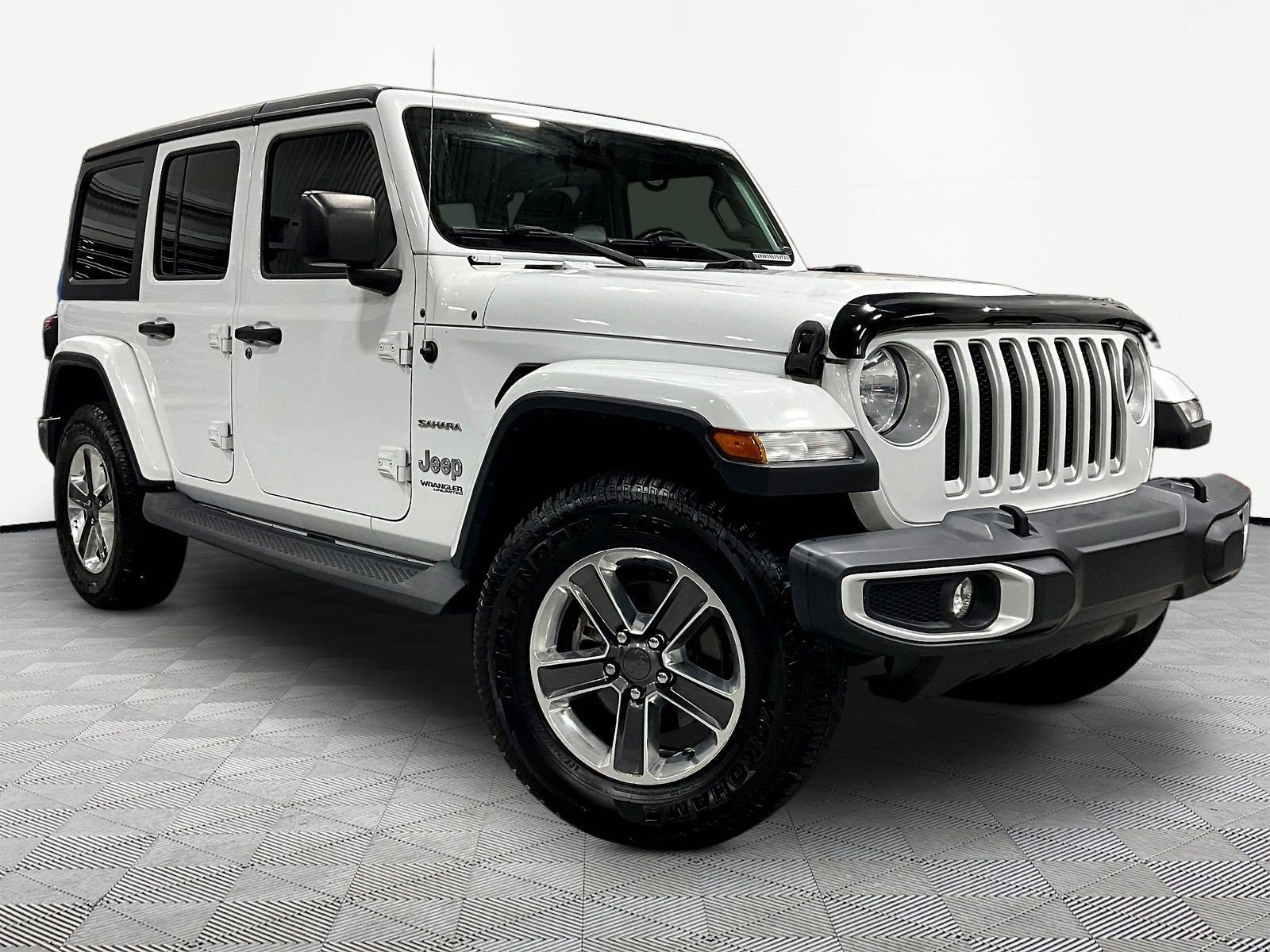Used 2019 Jeep Wrangler Unlimited Sahara w/ Safety Group AWD/4WD image 3