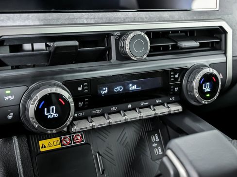 Used 2025 Toyota 4Runner Trailhunter image 32