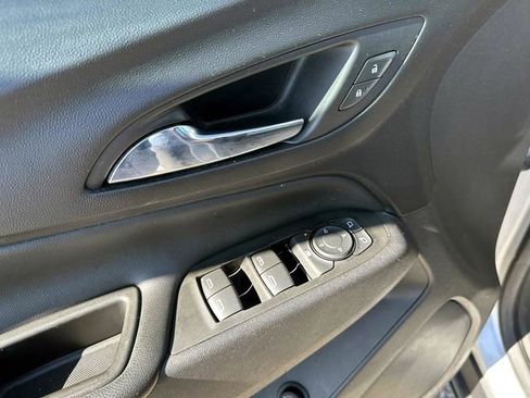 Used 2021 Chevrolet Equinox LT FWD image 18