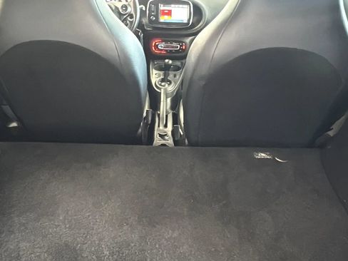 Used 2017 smart fortwo pure RWD image 39