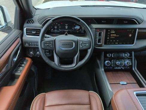 Used 2024 GMC Yukon XL Denali Ultimate AWD/4WD image 16