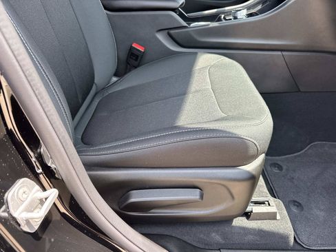 Used 2025 Jeep Grand Cherokee Laredo RWD image 11