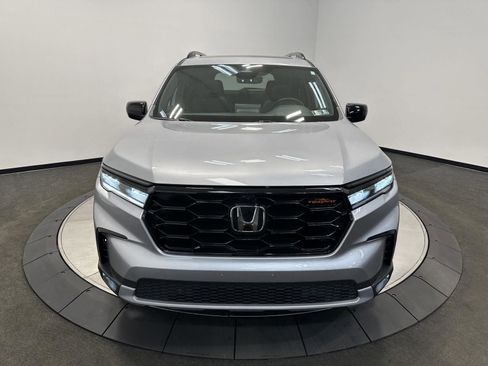 Certified 2025 Honda Pilot TrailSport image 3