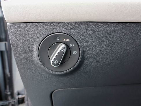 New 2025 Volkswagen Taos SE image 23