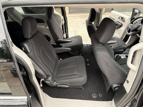 Used 2017 Chrysler Pacifica Touring FWD image 52