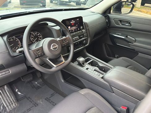 Used 2025 Nissan Pathfinder S image 13