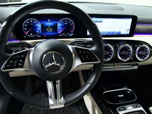 Used 2025 Mercedes-Benz CLA 250 4MATIC image 6