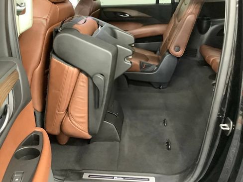 Used 2019 Cadillac Escalade ESV Premium Luxury AWD/4WD image 12