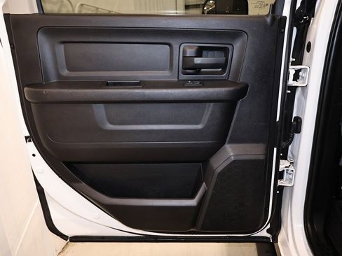 Used 2016 RAM 3500 Tradesman w/ Chrome Appearance Group image 13