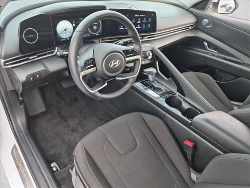 Used 2024 Hyundai Elantra SEL w/ Convenience Package FWD image 10