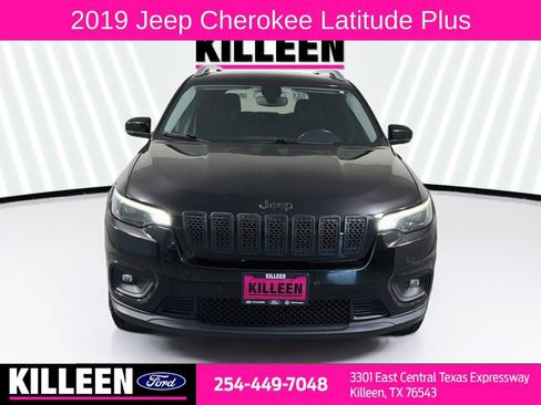 Used 2019 Jeep Cherokee Latitude Plus w/ Comfort/Convenience Group AWD/4WD image 2