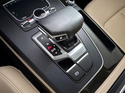 Used 2019 Audi Q5 2.0T Premium Plus AWD/4WD image 19