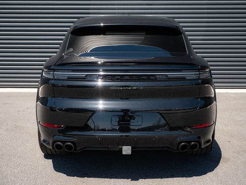 Certified 2025 Porsche Cayenne GTS AWD/4WD image 30