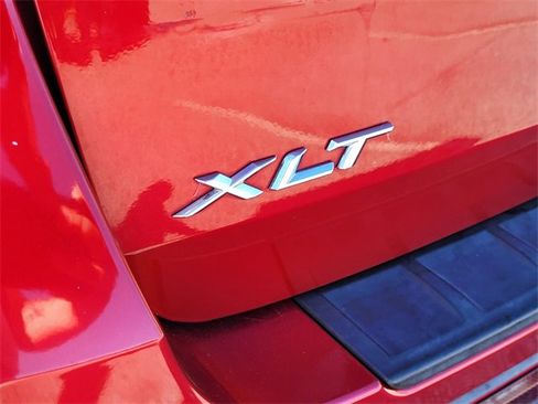 Used 2020 Ford Explorer XLT image 7