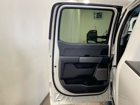 New 2026 Ford F250 Lariat w/ Black Appearance Package image 11