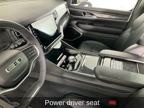 Used 2023 Jeep Wagoneer 4WD w/ Premium Group I image 17