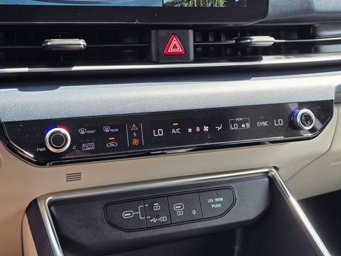 Used 2025 Kia Carnival SX FWD image 21