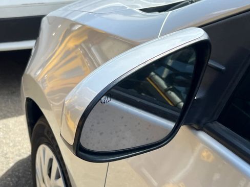 Used 2017 Toyota Corolla LE FWD image 8