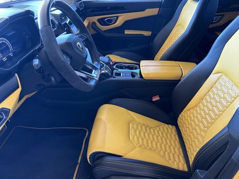 Used 2021 Lamborghini Urus AWD/4WD image 27