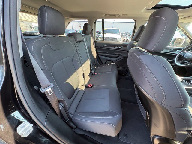Used 2023 Jeep Grand Cherokee Laredo X AWD/4WD image 30