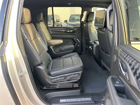 Used 2021 GMC Yukon XL Denali w/ Denali Premium Package image 26