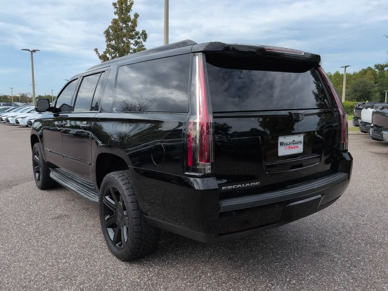 Used 2016 Cadillac Escalade ESV Luxury AWD/4WD image 4