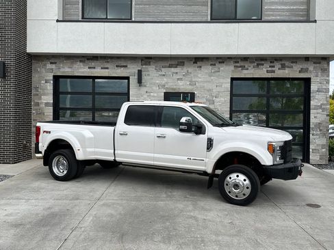 Used 2017 Ford F450 Platinum w/ Platinum Ultimate Package AWD/4WD image 1