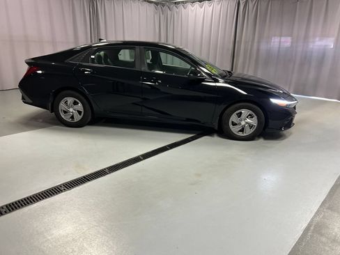 Used 2026 Hyundai Elantra SE FWD image 8