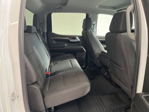 Used 2025 GMC Sierra 1500 SLE image 32