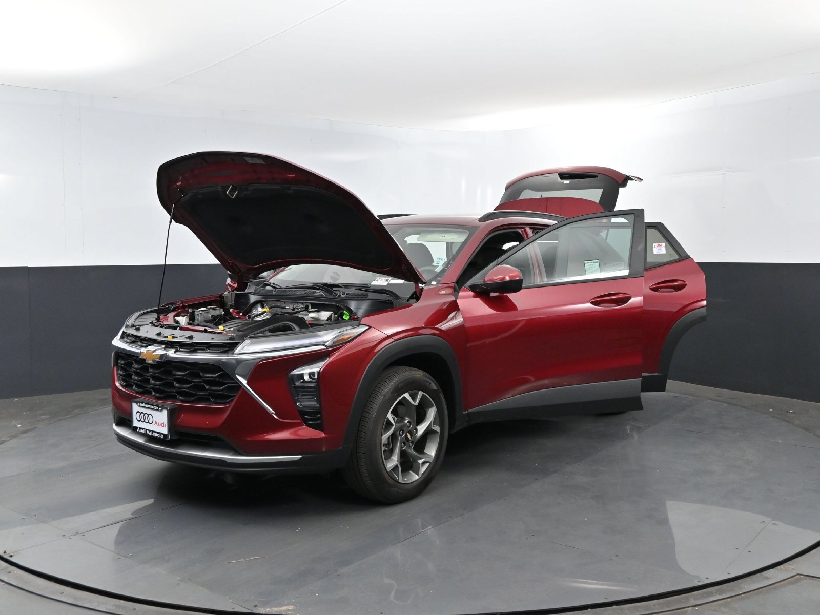 Used 2025 Chevrolet Trax LT FWD image 24