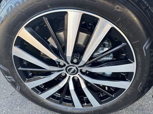 Used 2025 Nissan Pathfinder Platinum w/ Black Appearance Package image 38