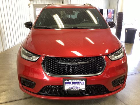 New 2026 Chrysler Pacifica Select image 9