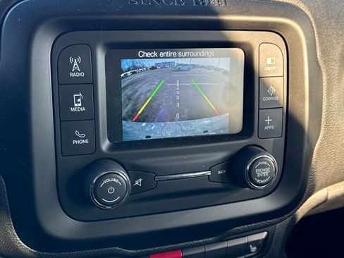 Used 2016 Jeep Renegade Trailhawk w/ Premium Trailhawk Package image 23