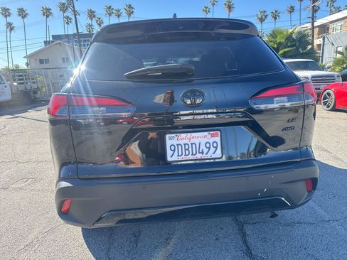 Used 2022 Toyota Corolla Cross XLE w/ Black Badges Package (TMS) image 4