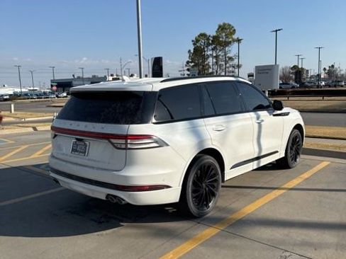 Used 2023 Lincoln Aviator Reserve w/ Equipment Group 201A image 8