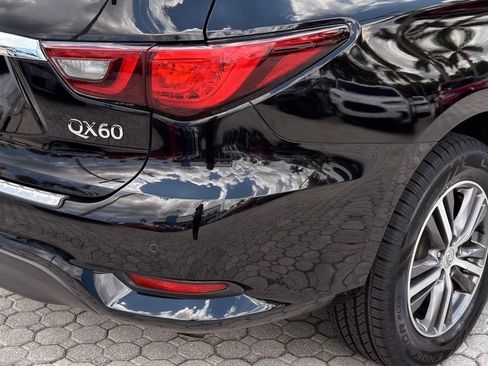 Used 2020 INFINITI QX60 Luxe w/ Essential Package FWD image 18